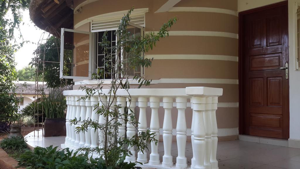Brownstone Country Home Lira 外观 照片