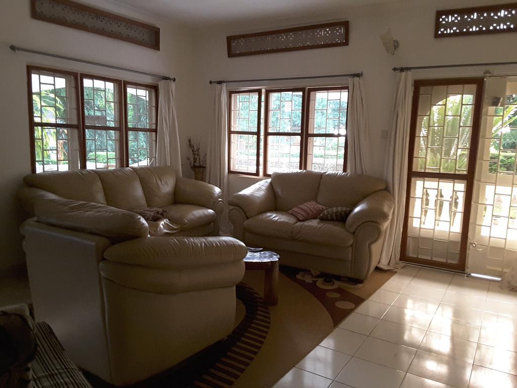 Brownstone Country Home Lira 外观 照片