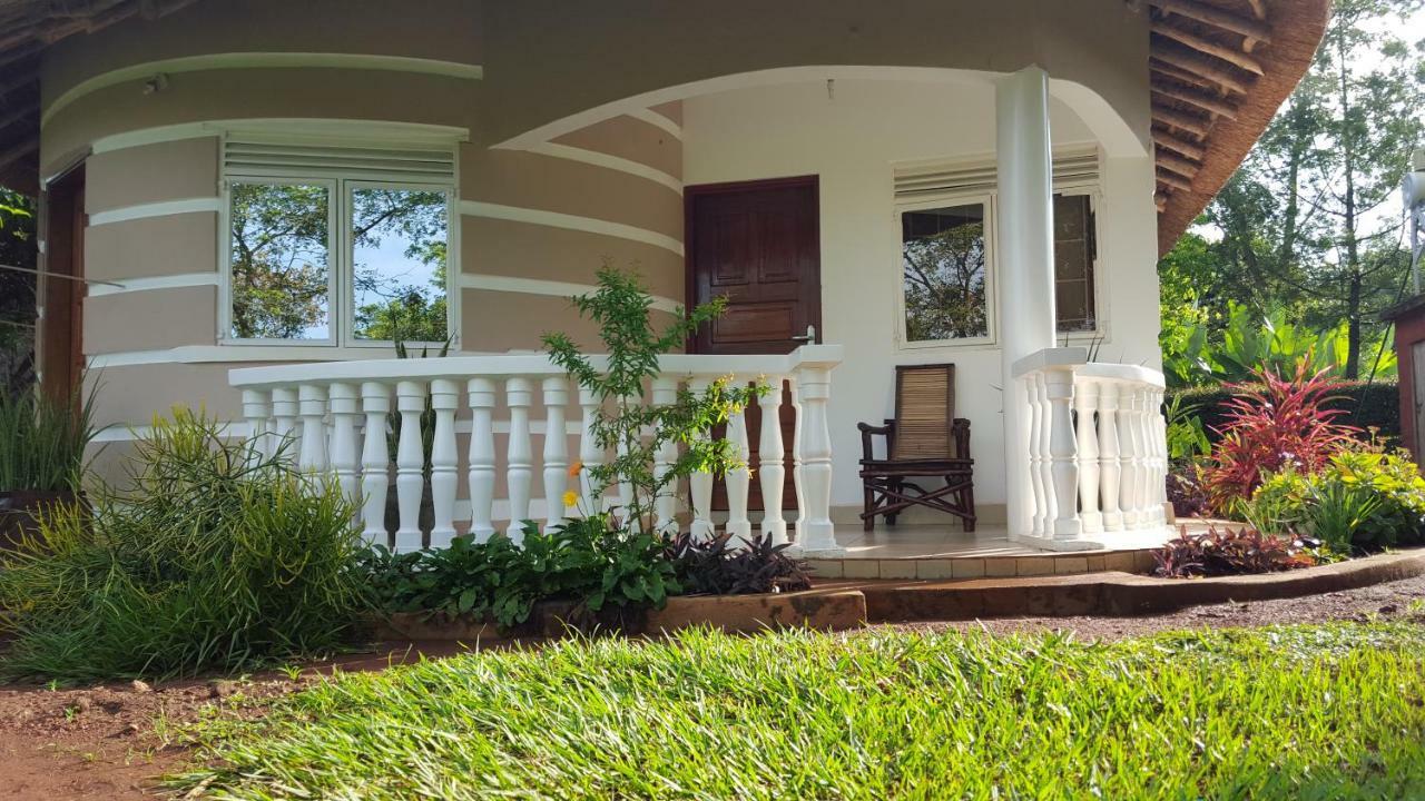 Brownstone Country Home Lira 外观 照片